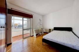 Spacious 2 bedroom apartment with 92 m2 in Três Bicos in Portimão