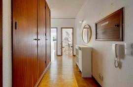 Spacious 2 bedroom apartment with 92 m2 in Três Bicos in Portimão