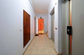 Spacious 2 bedroom apartment with 92 m2 in Três Bicos in Portimão