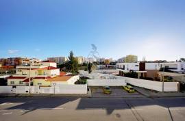 Spacious 2 bedroom apartment with 92 m2 in Três Bicos in Portimão