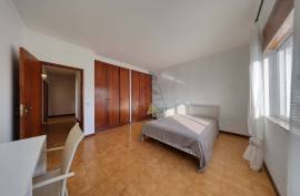 Spacious 2 bedroom apartment with 92 m2 in Três Bicos in Portimão