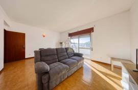 Spacious 2 bedroom apartment with 92 m2 in Três Bicos in Portimão