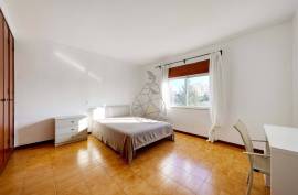 Spacious 2 bedroom apartment with 92 m2 in Três Bicos in Portimão