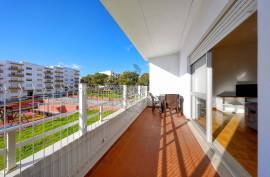 Spacious 2 bedroom apartment with 92 m2 in Três Bicos in Portimão