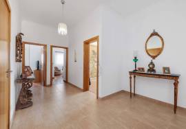 Property of excellence in Odiáxere. T5 of recent construction and land with potential for expansion in a privileged area of the Algarve.