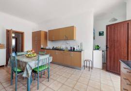 Property of excellence in Odiáxere. T5 of recent construction and land with potential for expansion in a privileged area of the Algarve.