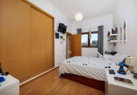 Property of excellence in Odiáxere. T5 of recent construction and land with potential for expansion in a privileged area of the Algarve.