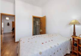 Property of excellence in Odiáxere. T5 of recent construction and land with potential for expansion in a privileged area of the Algarve.