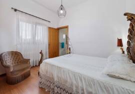 Property of excellence in Odiáxere. T5 of recent construction and land with potential for expansion in a privileged area of the Algarve.