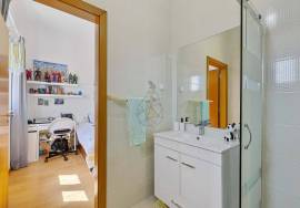 Property of excellence in Odiáxere. T5 of recent construction and land with potential for expansion in a privileged area of the Algarve.