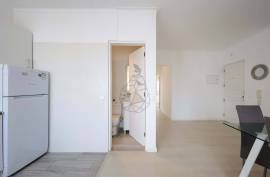 Rent - T1 Transformed into T2, Refurbished, Two Steps from Praia da Rocha