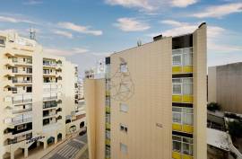 Rent - T1 Transformed into T2, Refurbished, Two Steps from Praia da Rocha