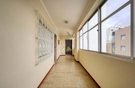 Rent - T1 Transformed into T2, Refurbished, Two Steps from Praia da Rocha