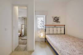 Rent - T1 Transformed into T2, Refurbished, Two Steps from Praia da Rocha