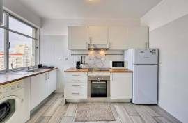 Rent - T1 Transformed into T2, Refurbished, Two Steps from Praia da Rocha