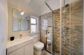 Rent - T1 Transformed into T2, Refurbished, Two Steps from Praia da Rocha