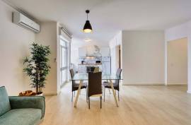 Rent - T1 Transformed into T2, Refurbished, Two Steps from Praia da Rocha