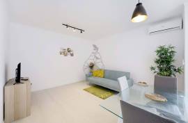 Rent - T1 Transformed into T2, Refurbished, Two Steps from Praia da Rocha