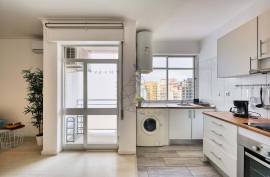 Rent - T1 Transformed into T2, Refurbished, Two Steps from Praia da Rocha