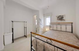 Rent - T1 Transformed into T2, Refurbished, Two Steps from Praia da Rocha
