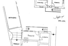 House with garage, land, and outbuildings in the town of Maçãs de Dona Maria