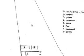 House with garage, land, and outbuildings in the town of Maçãs de Dona Maria