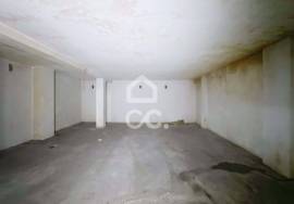 Garage for rent with 75m2 in the center of Chaves
