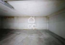 Garage for rent with 75m2 in the center of Chaves