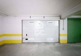 Garage for rent with 75m2 in the center of Chaves