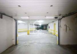 Garage for rent with 75m2 in the center of Chaves