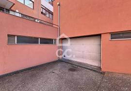 Garage for rent with 75m2 in the center of Chaves