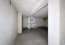Garage for rent with 75m2 in the center of Chaves