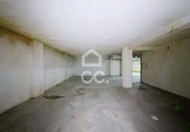 Garage for rent with 75m2 in the center of Chaves
