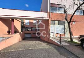 Garage for rent with 75m2 in the center of Chaves