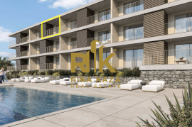 1 bedroom apartment with pool view