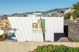 Luxury 3+1 bedroom villa with infinity pool and panoramic views