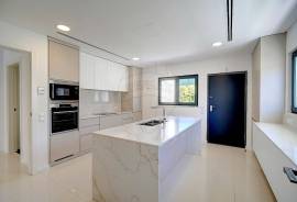 Independent T5 house in Birre, with spacious outdoor area with swimming pool and garden.