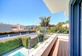 Independent T5 house in Birre, with spacious outdoor area with swimming pool and garden.