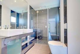 Independent T5 house in Birre, with spacious outdoor area with swimming pool and garden.