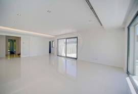 Independent T5 house in Birre, with spacious outdoor area with swimming pool and garden.