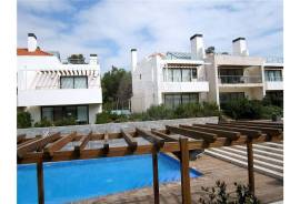 Excellent 3 bedroom villa in a luxury condominium in Birre, with swimming pool, playground, condominium room and gym.