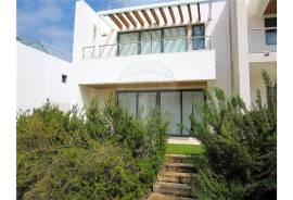 Excellent 3 bedroom villa in a luxury condominium in Birre, with swimming pool, playground, condominium room and gym. Excellent 3 bedroom villa in a luxury condominium in Birre, with swimming pool, playground, condominium room and gym.