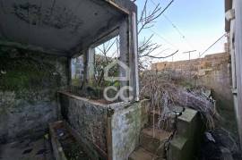 3 Bedrooms Ruin with Rehabilitation Potential