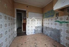 3 Bedrooms Ruin with Rehabilitation Potential