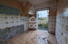 3 Bedrooms Ruin with Rehabilitation Potential