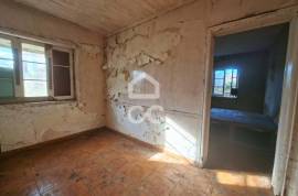 3 Bedrooms Ruin with Rehabilitation Potential