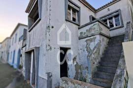 3 Bedrooms Ruin with Rehabilitation Potential