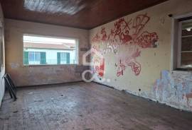 3 Bedrooms Ruin with Rehabilitation Potential