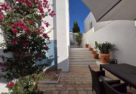 Albufeira, 3 Bedroom Villa with Pool and Sea Views