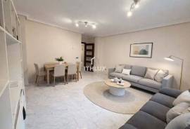 Central apartment for sale in Hernán Cortés, 3 bedrooms with elevator